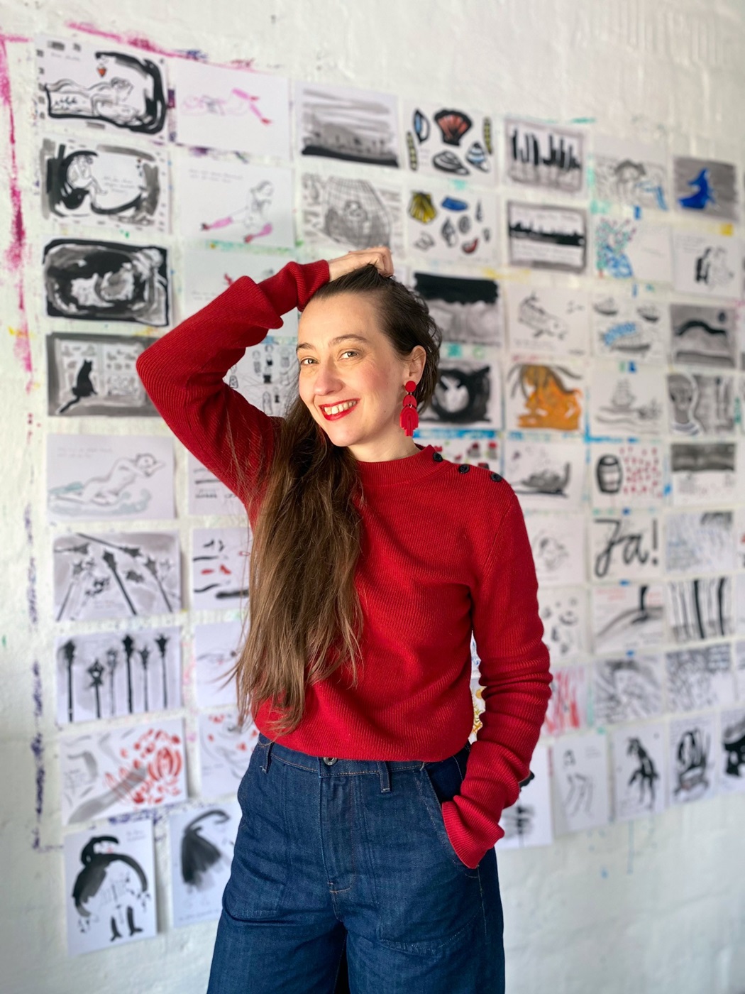 Roberta Bergmann in ihrem Atelier in Braunschweig in Model-Pose