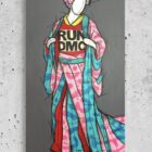 Figur im Kimono mit RUN-DMC-Shirt vor grauem Hintergrund – Kunstwerk „TWO SIDES“ von The Millers, 50 × 100 cm, Mischtechnik auf Leinwand.