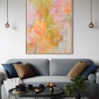 Marika Thoms „Moments“, Mixed-Media-Gemälde auf Leinwand in Orange-, Gelb- und Rosétönen mit farbigen Akzenten, 180 × 130 cm, 2025, Unikat, handsigniert.