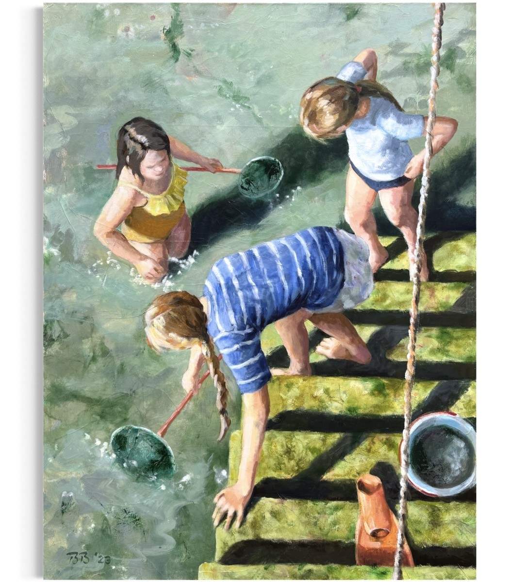b74dded0-f16a-43cf-9d81-7203ce047b9b Bettina Bülow-Böll Hafentreppe, drei Kinder mit Keschern auf einer Treppe am Wasser, Acryl auf Leinwand, 90 × 120 cm.