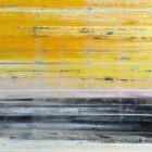 Petra Rös-Nickel yellow nature – abstrakte Mischtechnik mit gelben und dunklen horizontalen Farbschichten auf Leinwand, 140 × 120 cm.