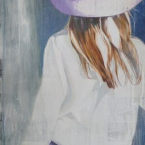 Gemälde „Tuileries Paris“ von Jörg Extra – 50 × 100 cm Unikat mit Rückansicht einer Frau mit Hut & weißen Stoffen vor dunklem
