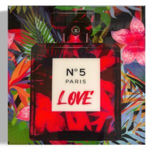 Paul Thierry „Chanel Love Red“ – Mischtechnik auf Leinwand mit Chanel No. 5 Flakon und farbintensivem Blumenmotiv