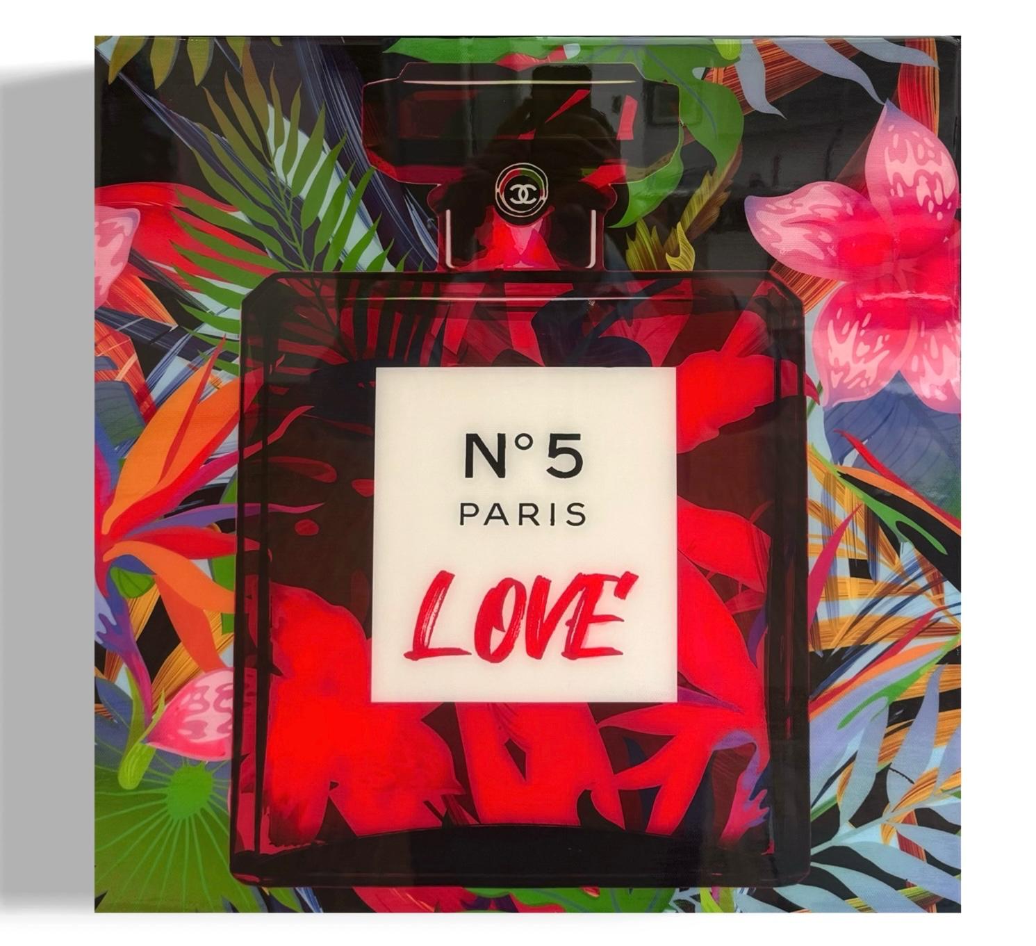 Paul Thierry „Chanel Love Red“ – Mischtechnik auf Leinwand mit Chanel No. 5 Flakon und farbintensivem Blumenmotiv