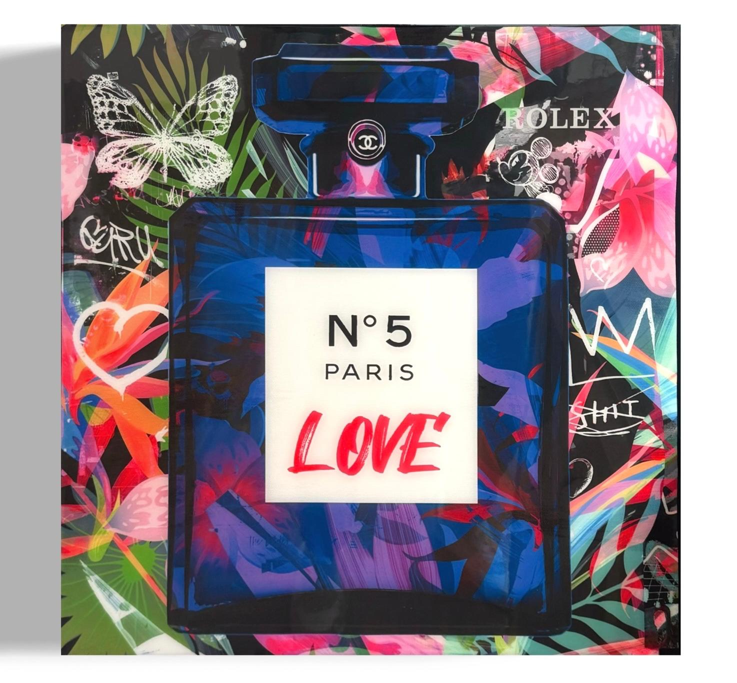 Paul Thierry „Chanel Love Blue“ – Mischtechnik auf Leinwand mit Chanel No. 5 Flakon in Blau