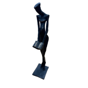 Bronze-Skulptur „Lesende II“ von Nando Kallweit – abstrakte Figur mit Buch