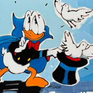 Comicartige Entenfigur als Zauberer mit fliegenden weißen Tauben und Zylinder