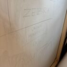 Paul Thierry Zebra, Monotypie auf Leinwand, serielles Unikat EA/29, 90 × 90 cm mit Zebra in monumentaler Architektur.